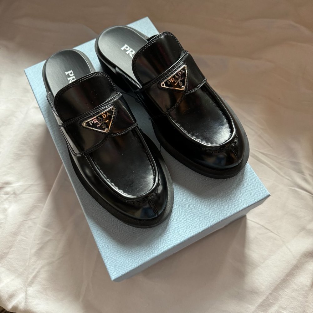 PRADA Leather Loafer Slider Mules NIB 38 Nero